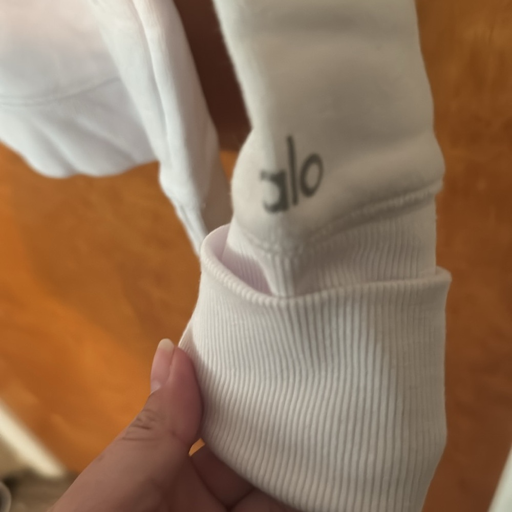 RARE VINTAGE Alo yoga sweatshirts - Picture 2 of 3